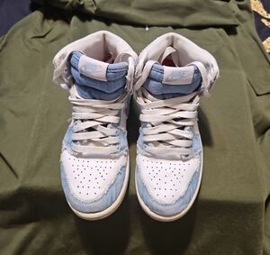 Nike High-Top Sneakers in White and Light Blue